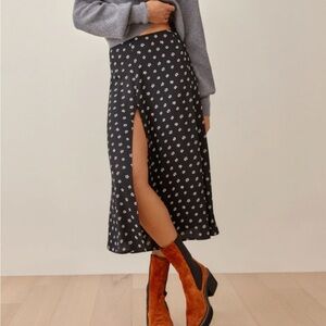 Reformation Black and White Zoe Floral Midi Skirt. Size 2.
